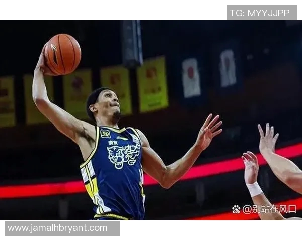 库克首场比赛三分球表现出色莫兰德内线统治力助力球队获胜