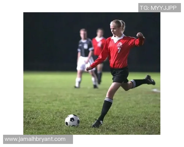 足球王子带领球队逆袭夺冠的传奇故事与成长历程