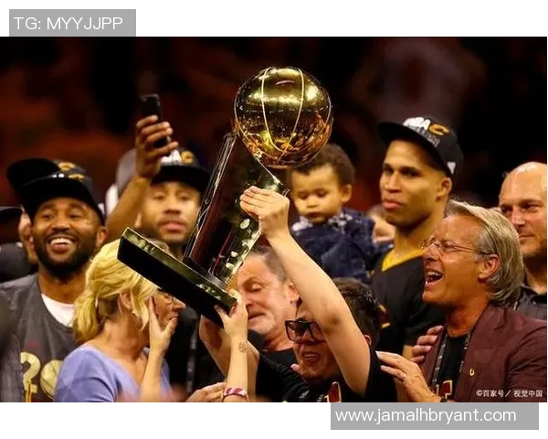 国王队与湖人队巅峰对决球迷期待的精彩赛事即将上演